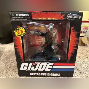 Diamond Select Toys Gallery G.I. Joe Cobra Enemy Destro 10" PVC Diorama Statue